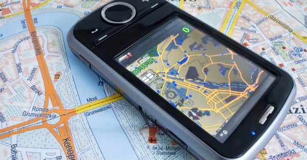 mobile-gps-app-travel-cell-phone-map-navigation-642x336